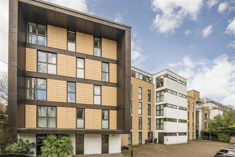 1 bedroom flat to rent, Carter House, London SW11