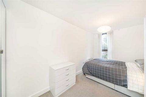 1 bedroom flat to rent, Carter House, London SW11
