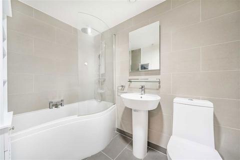 1 bedroom flat to rent, Carter House, London SW11