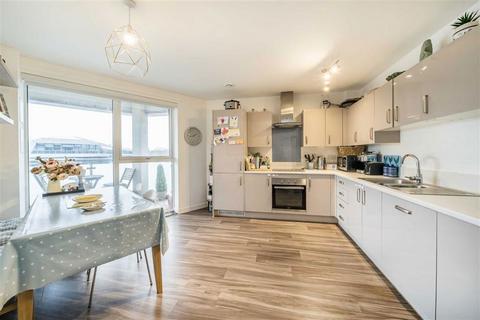 3 bedroom flat for sale, Loughborough Park, London SW9
