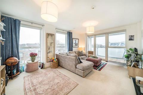 3 bedroom flat for sale, Loughborough Park, London SW9