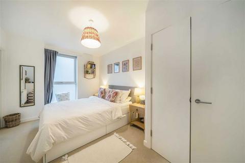 3 bedroom flat for sale, Loughborough Park, London SW9