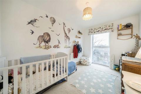 3 bedroom flat for sale, Loughborough Park, London SW9
