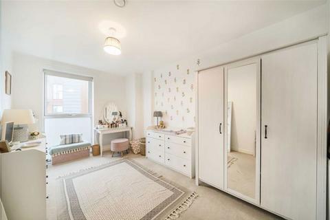 3 bedroom flat for sale, Loughborough Park, London SW9