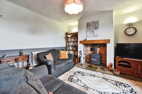 2 bedroom end of terrace house for sale, Padfield Main Road, Glossop SK13