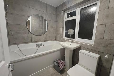 2 bedroom flat to rent, Antill Road, London