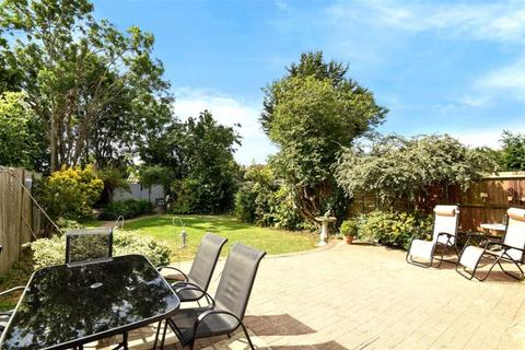 4 bedroom property to rent, Torrington Road, Ruislip, HA4
