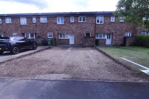 3 bedroom terraced house to rent, Glamis Close, Cheshunt