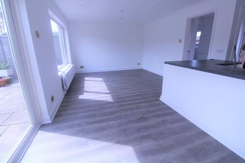 3 bedroom terraced house to rent, Glamis Close, Cheshunt