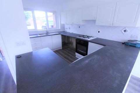 3 bedroom terraced house to rent, Glamis Close, Cheshunt