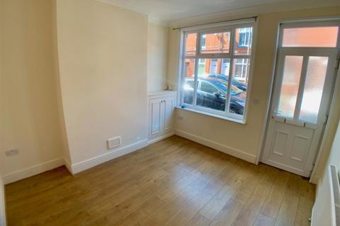 3 bedroom terraced house to rent, Kingston Road, Leicester LE2