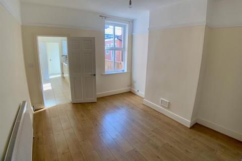 3 bedroom terraced house to rent, Kingston Road, Leicester LE2