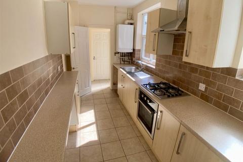 3 bedroom terraced house to rent, Kingston Road, Leicester LE2