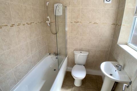 3 bedroom terraced house to rent, Kingston Road, Leicester LE2