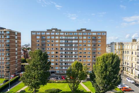 3 bedroom flat for sale, Grand Avenue, Hove, BN3
