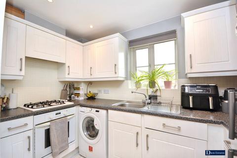 2 bedroom flat for sale, Fleming House, Nightingale Crescent, Harold Wood, RM3