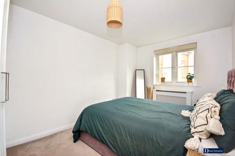 2 bedroom flat for sale, Fleming House, Nightingale Crescent, Harold Wood, RM3