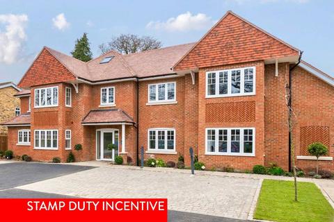 undefined, Queens Road, Weybridge, KT13