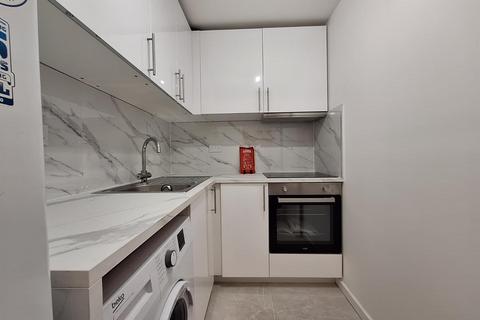 2 bedroom flat to rent, Hampden Lane, London