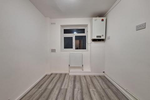 2 bedroom flat to rent, Hampden Lane, London