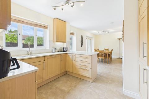4 bedroom detached house for sale, Docklewell Close, Towcester, NN12
