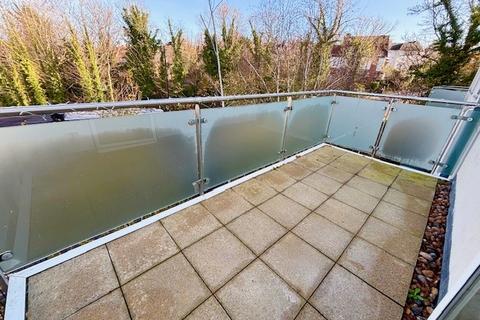 2 bedroom apartment to rent, Sanderstead Road, South Croydon CR2