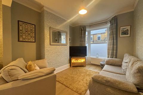 2 bedroom terraced house to rent, Highfield, Scarborough