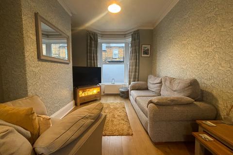 2 bedroom terraced house to rent, Highfield, Scarborough