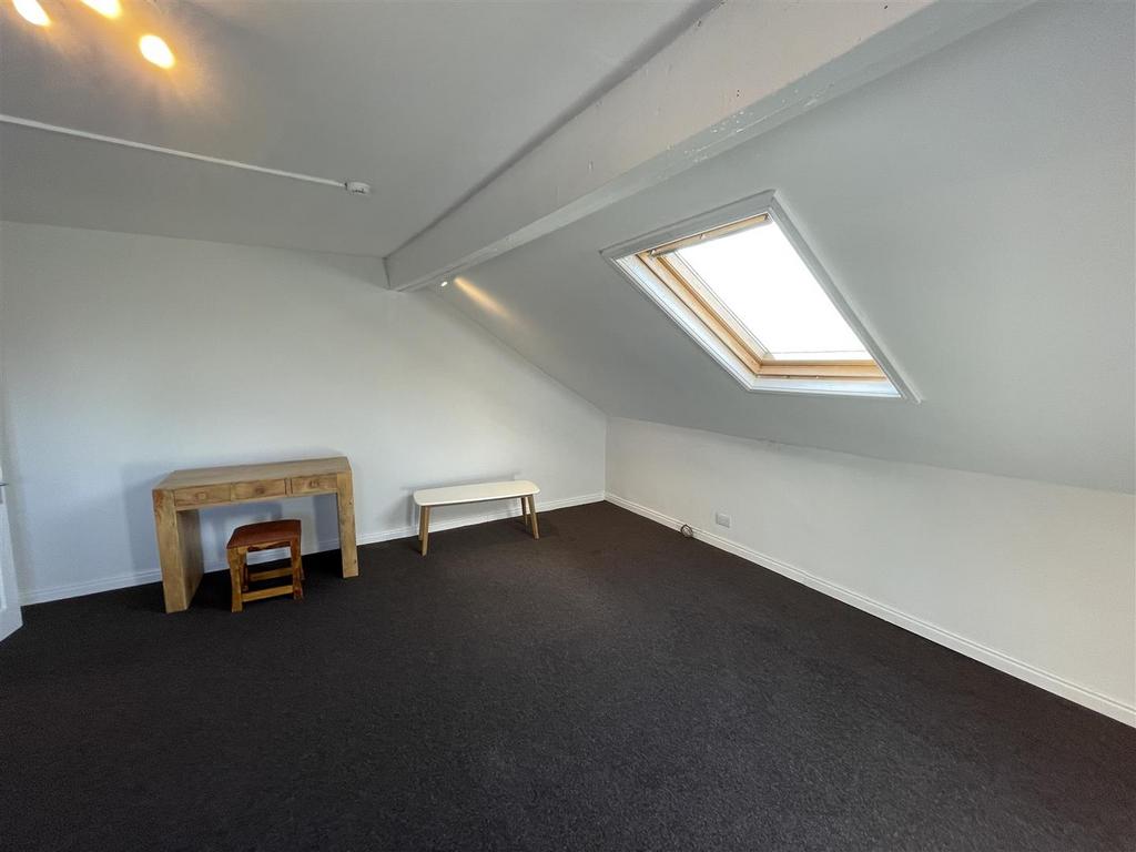 1 E Borough Rd Living Space.jpg