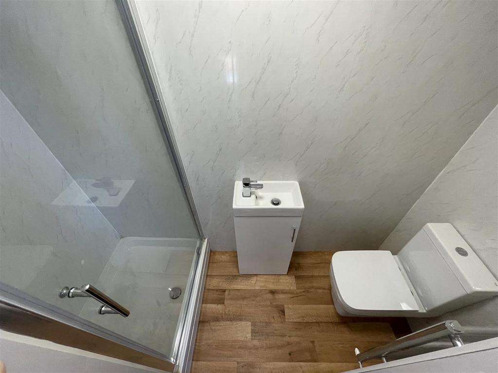 1 E Borough Rd Shower Room.jpg