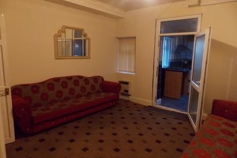3 bedroom terraced house to rent, Redcliffe Street, Keighley, West Yorkshire, BD21