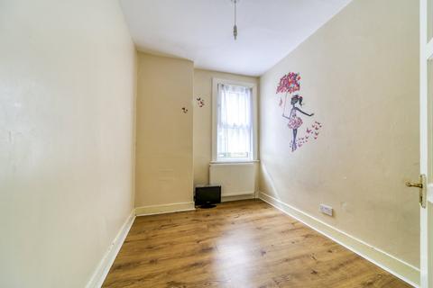 2 bedroom flat for sale, Hythe Road, Thornton Heath, CR7
