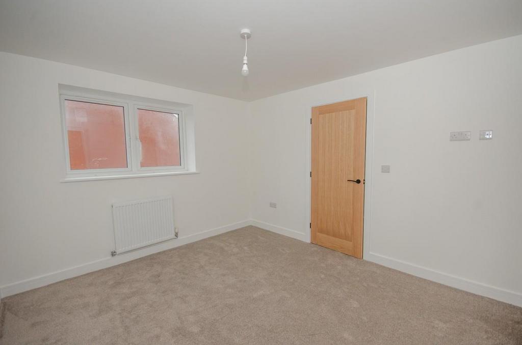 Bedroom 1.jpg