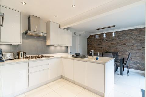 3 bedroom detached house for sale, Wayside, Radlett WD7