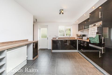 4 bedroom detached house for sale, Meadowfield Crescent, Congleton CW12