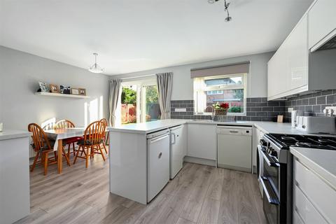 undefined, Greenleas Close, Hampshire GU46