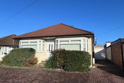 3 bedroom detached bungalow for sale, Sunnybank Road, Potters Bar