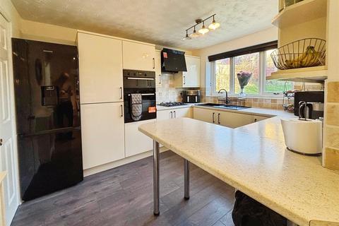 undefined, Cheriton Drive, Bradford BD13