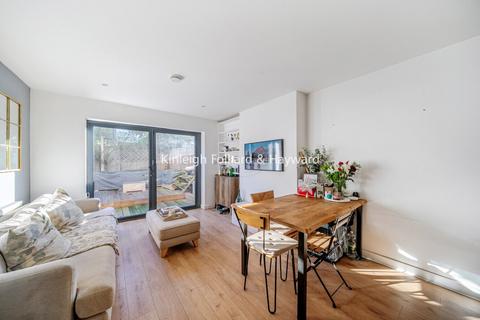 2 bedroom flat to rent, Heaton Road, Mitcham, CR4