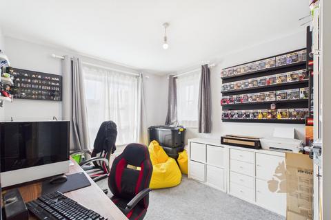 2 bedroom flat for sale, Saw Mill Road, Colchester