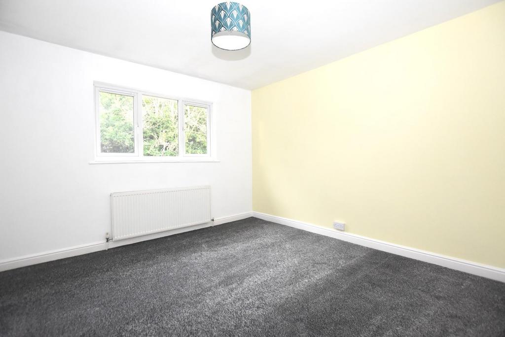 Bedroom 1 1.JPG