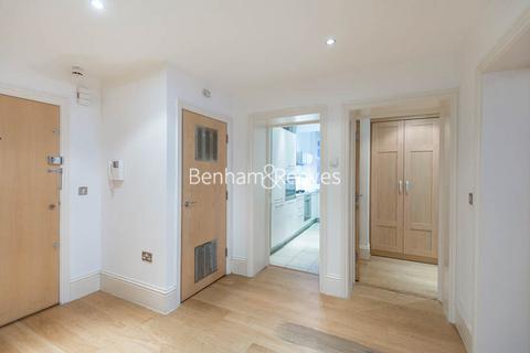 2 bedroom apartment to rent, Nevern Square, Earls Court SW5