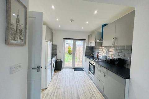 1 bedroom flat to rent, Carterhatch Lane, Enfield EN1