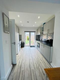 1 bedroom flat to rent, Carterhatch Lane, Enfield EN1