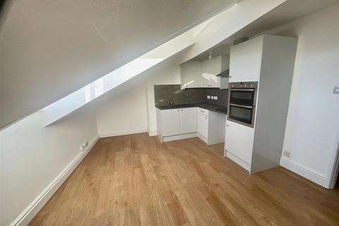 1 bedroom property to rent, Eastborough, Scarborough, YO11