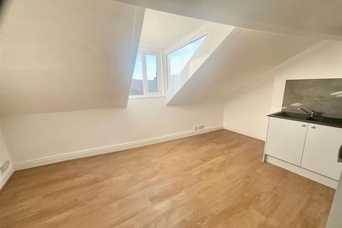 1 bedroom property to rent, Eastborough, Scarborough, YO11