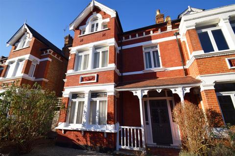 2 bedroom apartment to rent, St Stephens Gardens, St Margarets