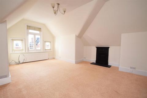 2 bedroom apartment to rent, St Stephens Gardens, St Margarets