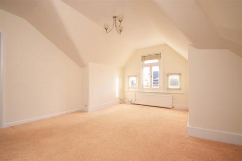 2 bedroom apartment to rent, St Stephens Gardens, St Margarets