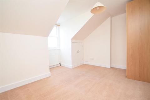 2 bedroom apartment to rent, St Stephens Gardens, St Margarets